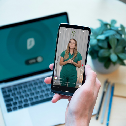 Dent Oliva<br> <em>Social Media</em> Management